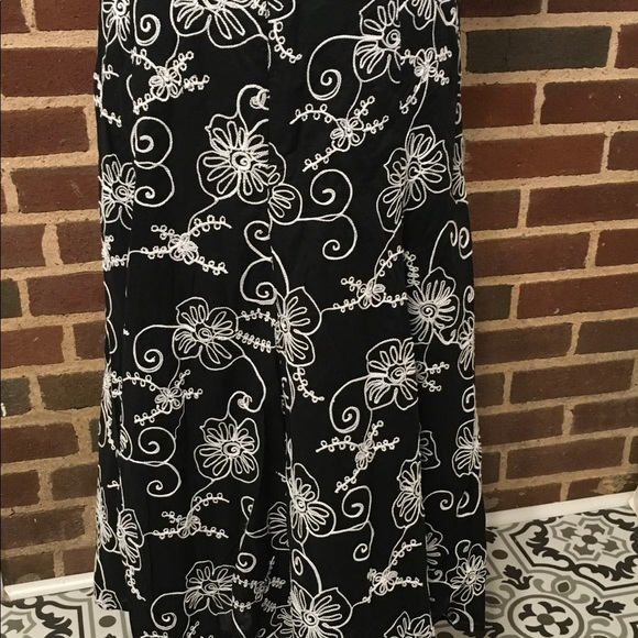 Margaret Francis Embroidered Flare Skirt Black 10 - Picture 2 of 4